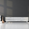 Chrom Möbelfüße an sideboard befestigt