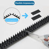 Schwarze Vogelabwehr Spikes werden mit einer Schere an einer Verbindungsstelle gekürzt. Eine Detailansicht zeigt das flexible Klicksystem mit abgewinkelter Verbindung sowie einzelne zugeschnittene Segmente. Im Bild steht "Flexible Anpassung. Klicksystem."