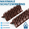 Braune Vogelabwehr Spikes mit hoher Dichte sind in drei und vier Reihen angeordnet und können passend zugeschnitten werden. Im Bild steht "MAXIMALE SCHUTZWIRKUNG. 3- & 4-REIHIG. HOHE DICHTE. ZUSCHNEIDBAR. Vorsicht scharf."